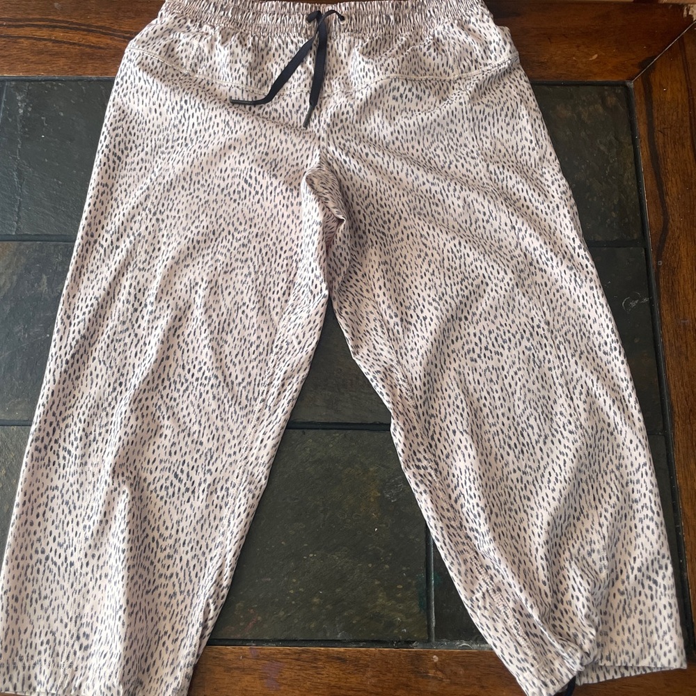 Lululemon crop pants size 4